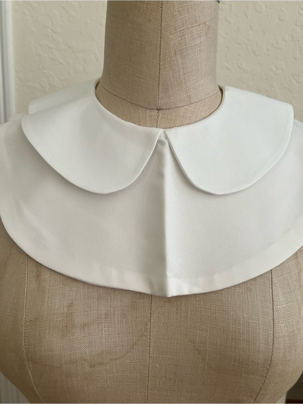 Classic White Detachable Peter Pan Collar - Versatile Women's Accessory